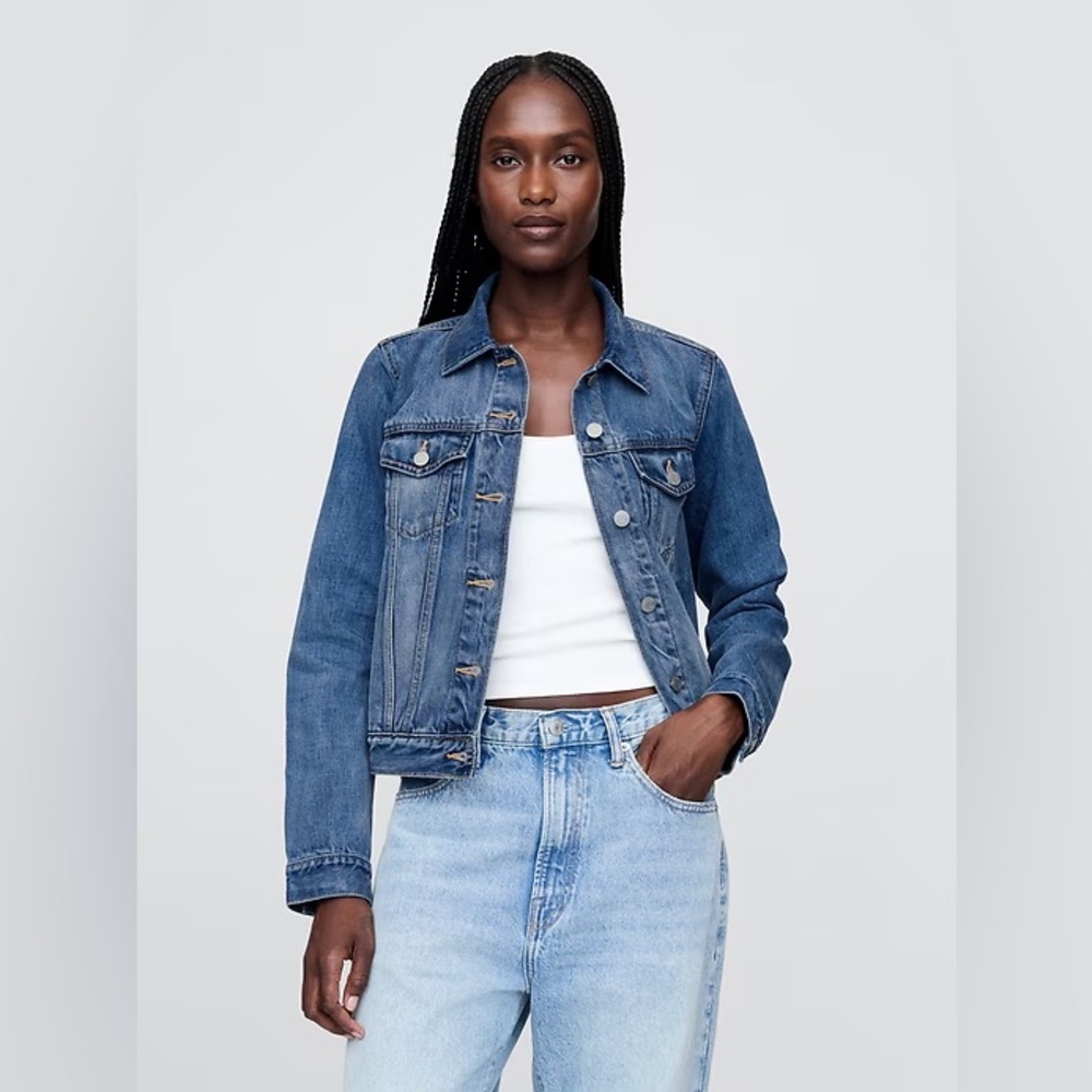 Gap Icon Denim Jacket in Light Wash